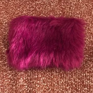 Furry clutch